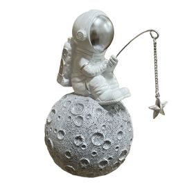 Figurina "Cosmonaut pe Luna" 17 cm, ceramica