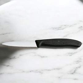 Cutit VICTORINOX Swiss Classic, paring, 8cm, wavy, pointer tip, black, 6.7633