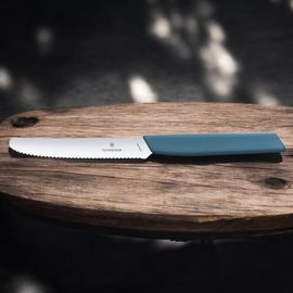 Cutit VICTORINOX Swiss Modern, tomato and table, 11cm, wavy, cornflow, 6.9006.11W2