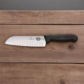 Cutit de bucatarie VICTORINOX Fibrox Santoku Knife 5.2523.17, 17cm, strainght, flutet, black